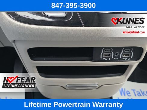 Used 2024 Chrysler Pacifica Touring-L FWD image 51