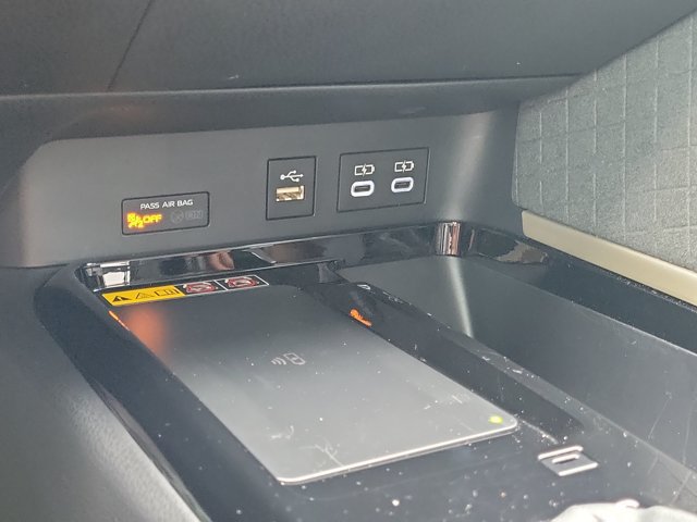 Used 2025 Toyota Camry XLE FWD image 24