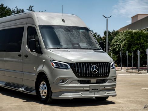 Used 2025 Mercedes-Benz Sprinter 3500 image 25