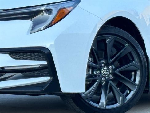 Certified 2024 Toyota Corolla SE image 2