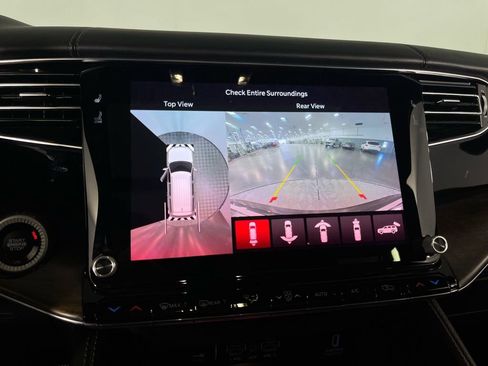 Certified 2022 Jeep Grand Wagoneer Series II w/ Convenience Group III image 12