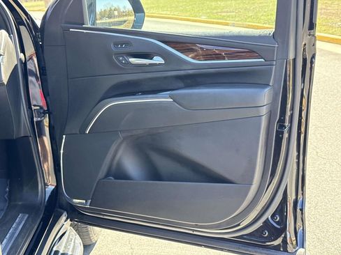Used 2022 Cadillac Escalade ESV Luxury image 19
