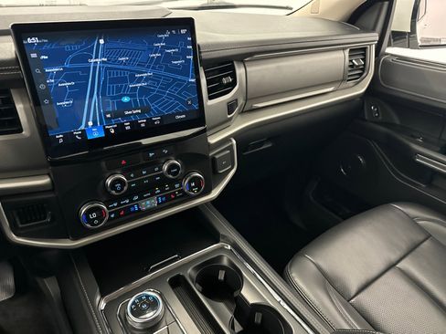 Used 2023 Ford Expedition XLT image 28