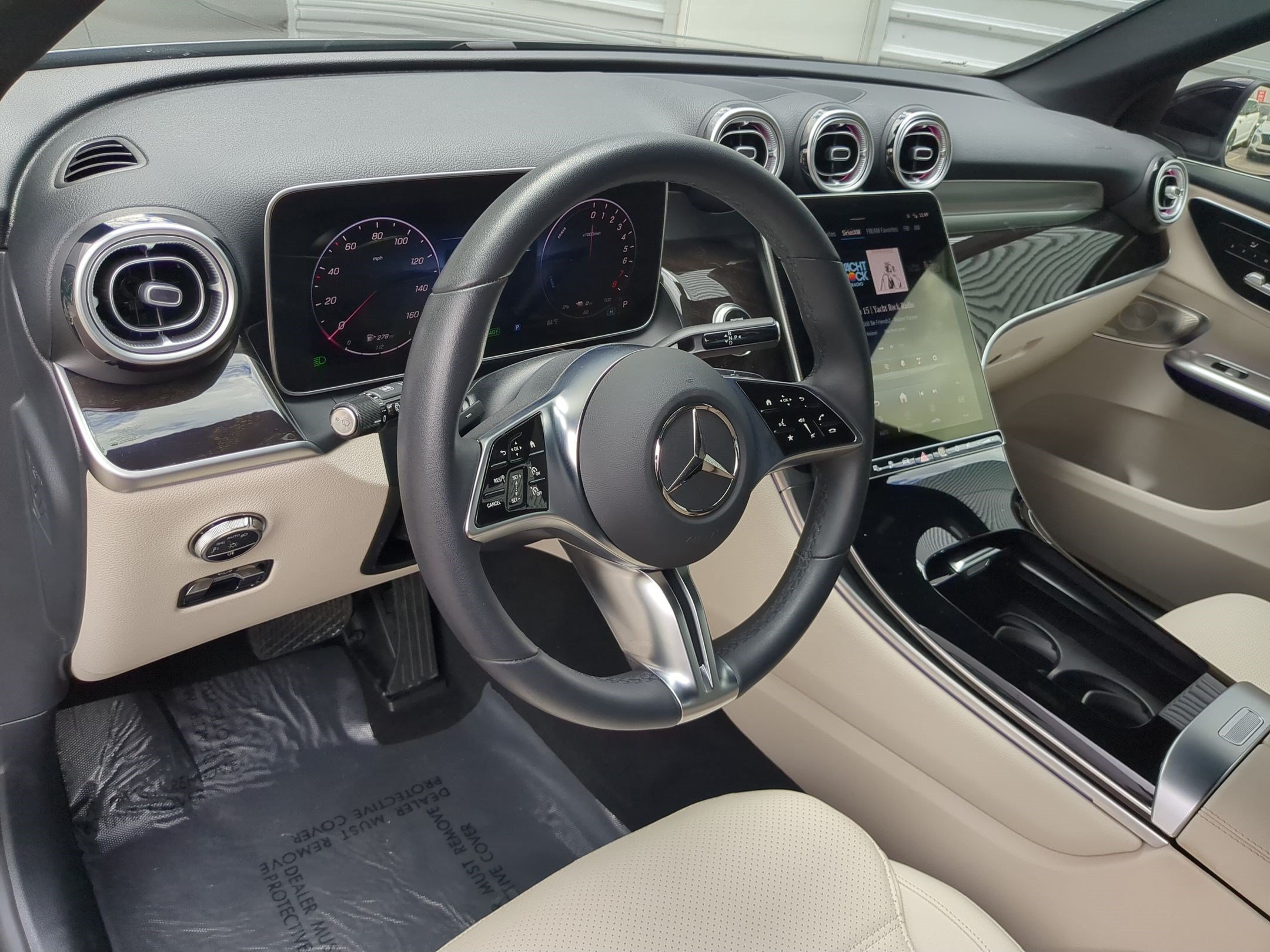 Used 2025 Mercedes-Benz GLC 350e 4MATIC image 14