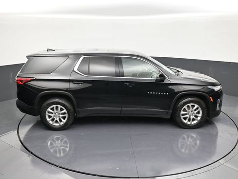 Used 2023 Chevrolet Traverse LS image 18