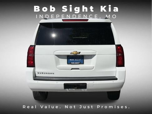 Used 2018 Chevrolet Suburban LT w/ Luxury Package AWD/4WD image 13