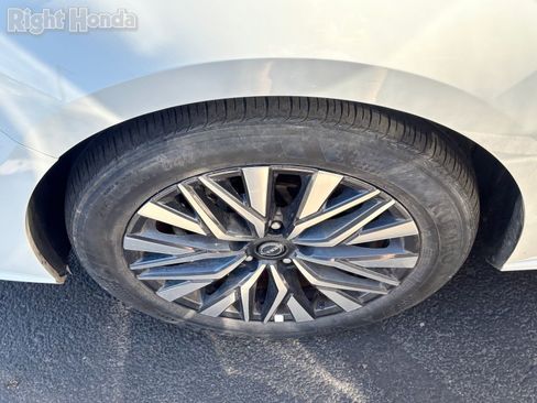 Used 2025 Nissan Altima 2.5 SV FWD image 8