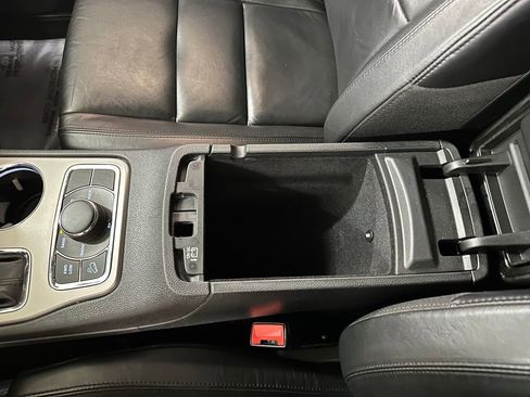 Certified 2022 Jeep Grand Cherokee Limited AWD/4WD image 31