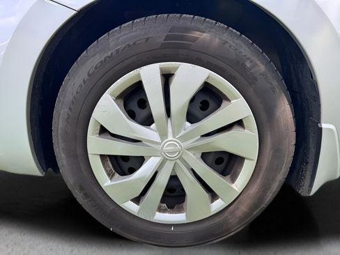 Used 2020 Nissan Versa S FWD image 13