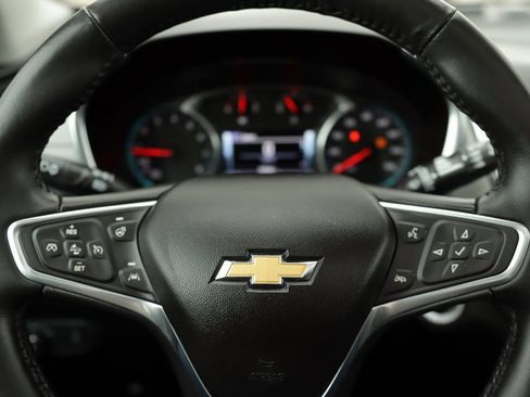 Used 2018 Chevrolet Equinox Premier image 10