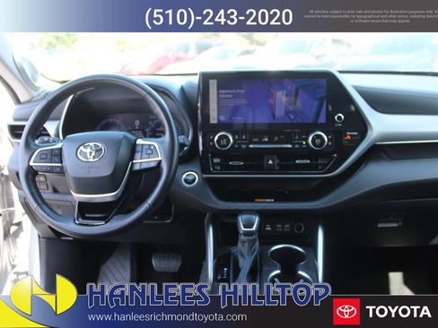 Certified 2024 Toyota Highlander Platinum AWD/4WD image 19
