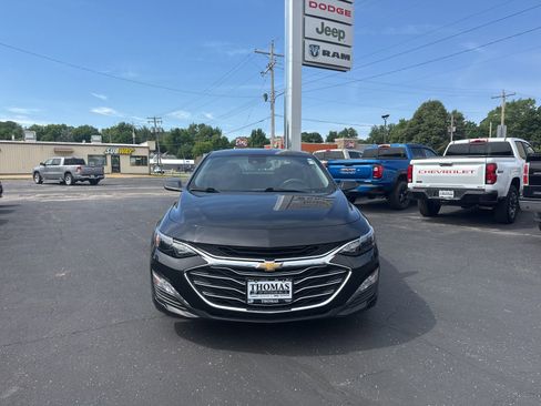 Used 2024 Chevrolet Malibu LT FWD image 2