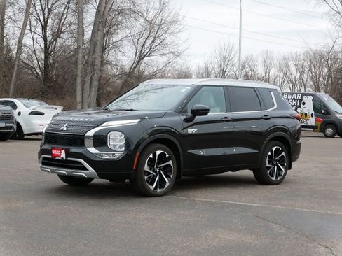 Used 2024 Mitsubishi Outlander SEL image 2