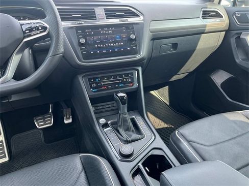 Used 2022 Volkswagen Tiguan SEL R-Line image 15