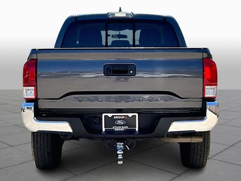 Used 2016 Toyota Tacoma SR5 w/ Towing Package image 5