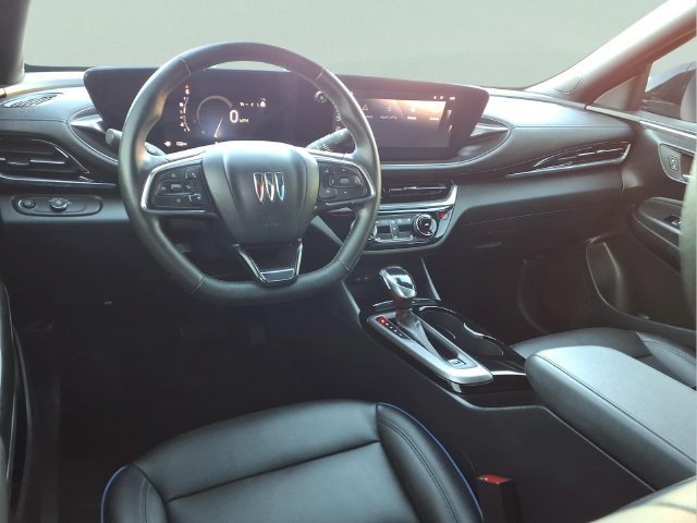 Used 2024 Buick Envista Sport Touring w/ Convenience I Package FWD image 5