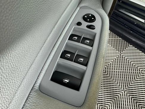 Used 2009 BMW 135i Convertible image 44