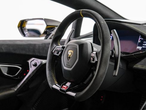 Used 2018 Lamborghini Huracan Performante image 10