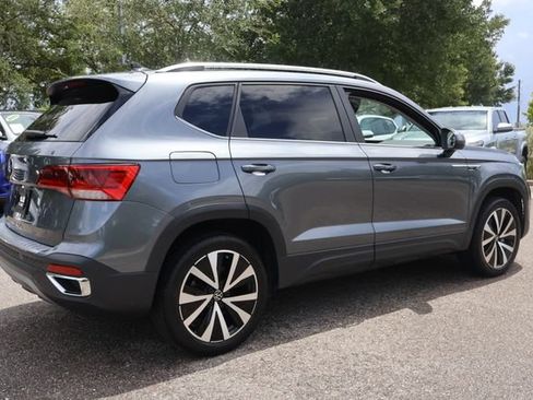 Certified 2023 Volkswagen Taos SE FWD image 9