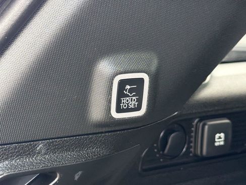 Used 2025 Jeep Grand Cherokee Limited AWD/4WD image 17