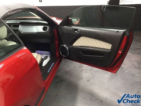 Used 2013 Ford Mustang Premium RWD image 38