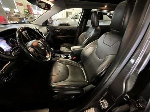 Used 2021 Jeep Cherokee Limited AWD/4WD image 4