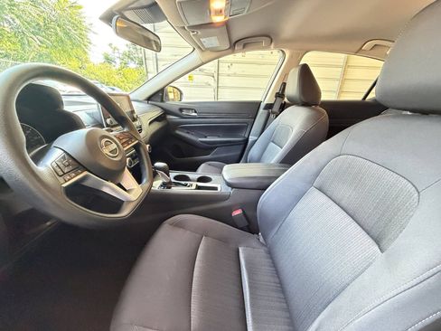 Used 2025 Nissan Altima 2.5 SV FWD image 27