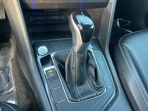 Used 2024 Volkswagen Tiguan SE image 8