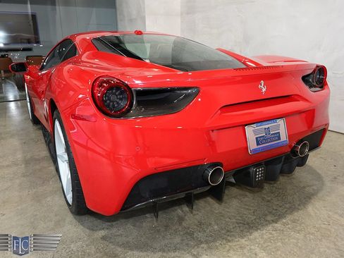 Used 2018 Ferrari 488 GTB RWD image 47