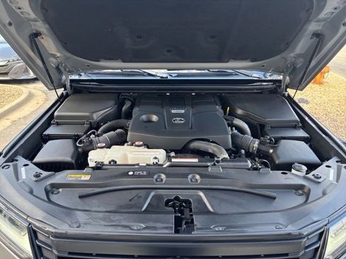 Used 2024 Lexus GX 550 w/ Accessory Package (2T) image 29