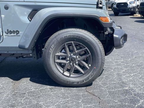 New 2025 Jeep Gladiator Sport image 39