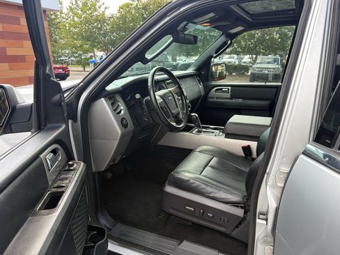 Used 2017 Ford Expedition EL Limited w/ Equipment Group 301A AWD/4WD image 10