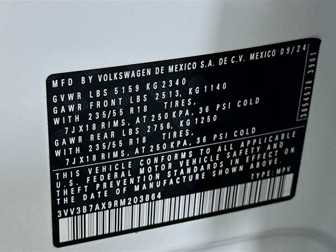 Used 2024 Volkswagen Tiguan SE image 12