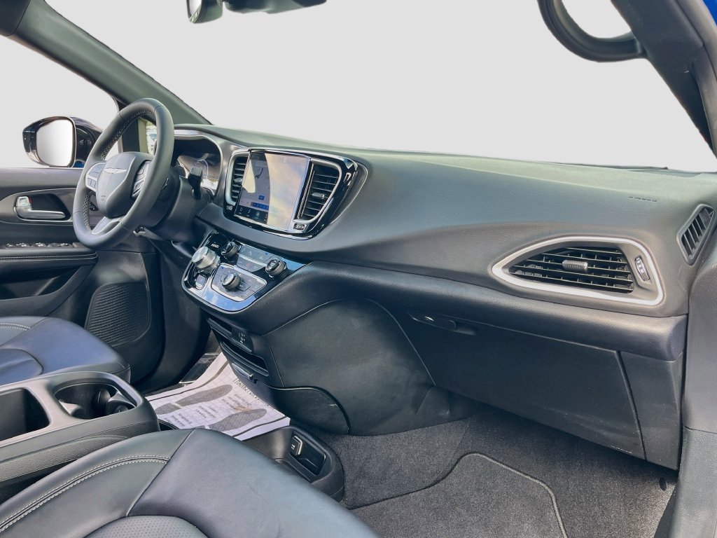Used 2026 Chrysler Pacifica Select FWD image 29