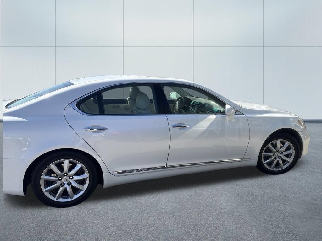 Used 2007 Lexus LS 460 RWD image 2
