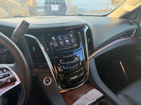 Used 2017 Cadillac Escalade ESV Premium Luxury image 50