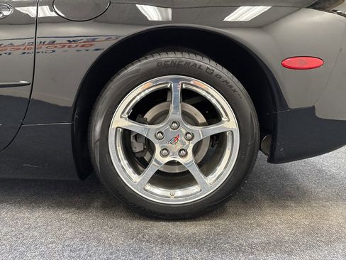 Used 2003 Chevrolet Corvette Coupe w/ Preferred Equipment Group RWD image 24