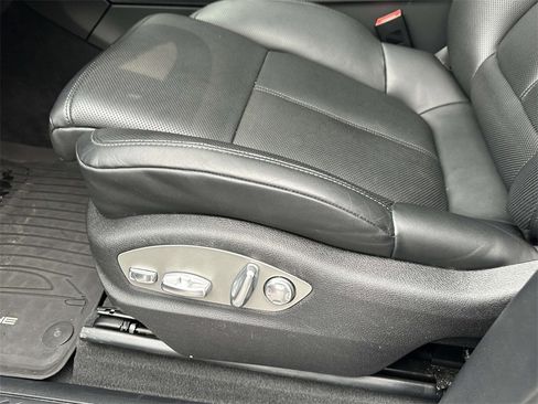 Used 2025 Porsche Macan image 6