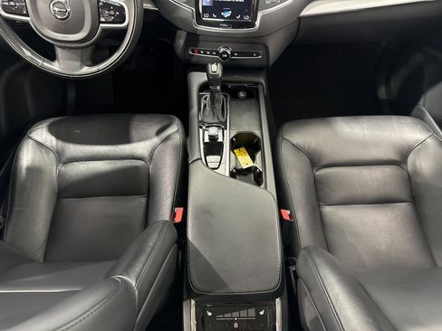 Used 2022 Volvo XC90 T5 Momentum image 32