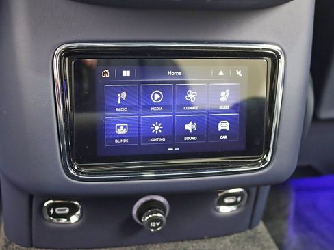 Used 2022 Bentley Bentayga V8 image 29