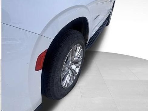 Used 2023 GMC Yukon XL Denali AWD/4WD image 2