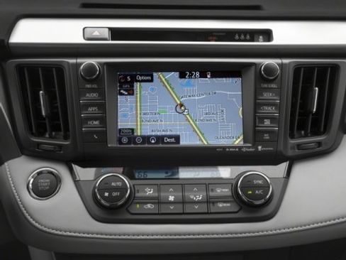 Used 2018 Toyota RAV4 SE image 17