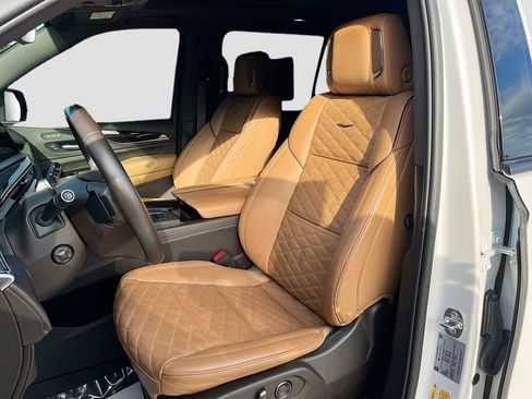 Used 2023 Cadillac Escalade ESV Sport w/ Touring Package AWD/4WD image 16
