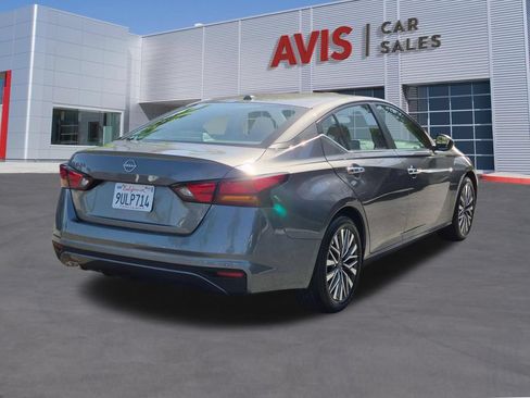Used 2025 Nissan Altima 2.5 SV FWD image 6