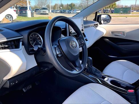 Used 2021 Toyota Corolla LE image 16