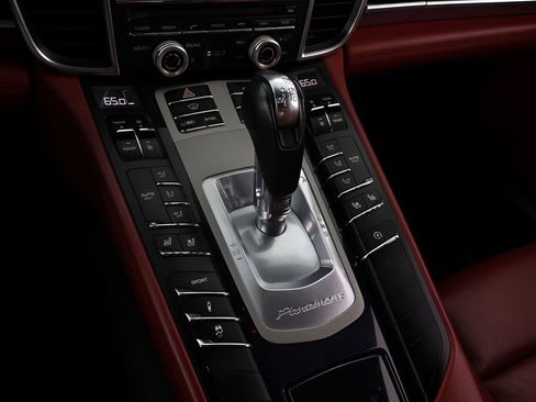 Used 2016 Porsche Panamera 4 image 25