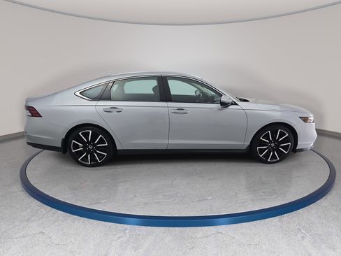 Used 2023 Honda Accord Touring image 4