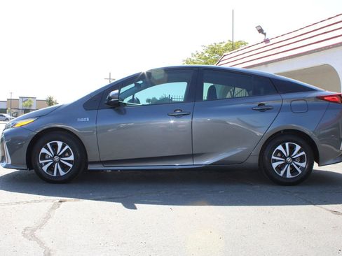 Used 2018 Toyota Prius Prime Premium w/ Carpet Mat Package FWD image 41