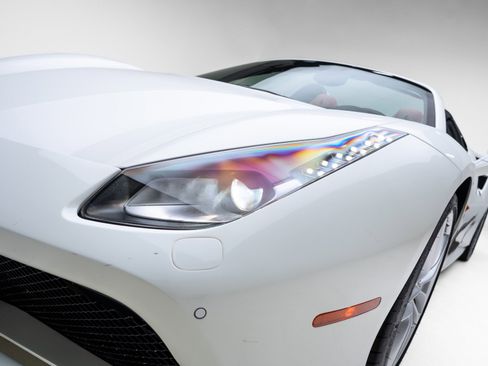 Used 2018 Ferrari 488 Spider image 18