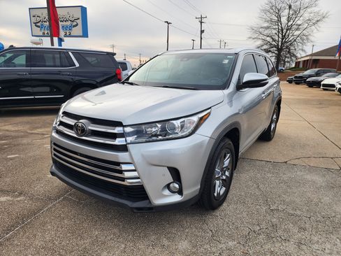 Used 2018 Toyota Highlander Limited Platinum image 10